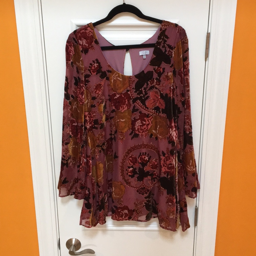 Floral Bell Sleeved Dress- Tobi Size Medium
